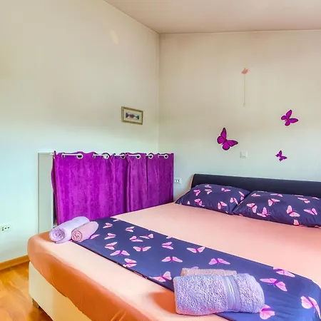 Apartments Zara ザダル