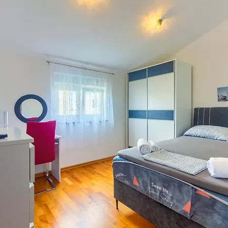 Apartments Zara Lägenhet *